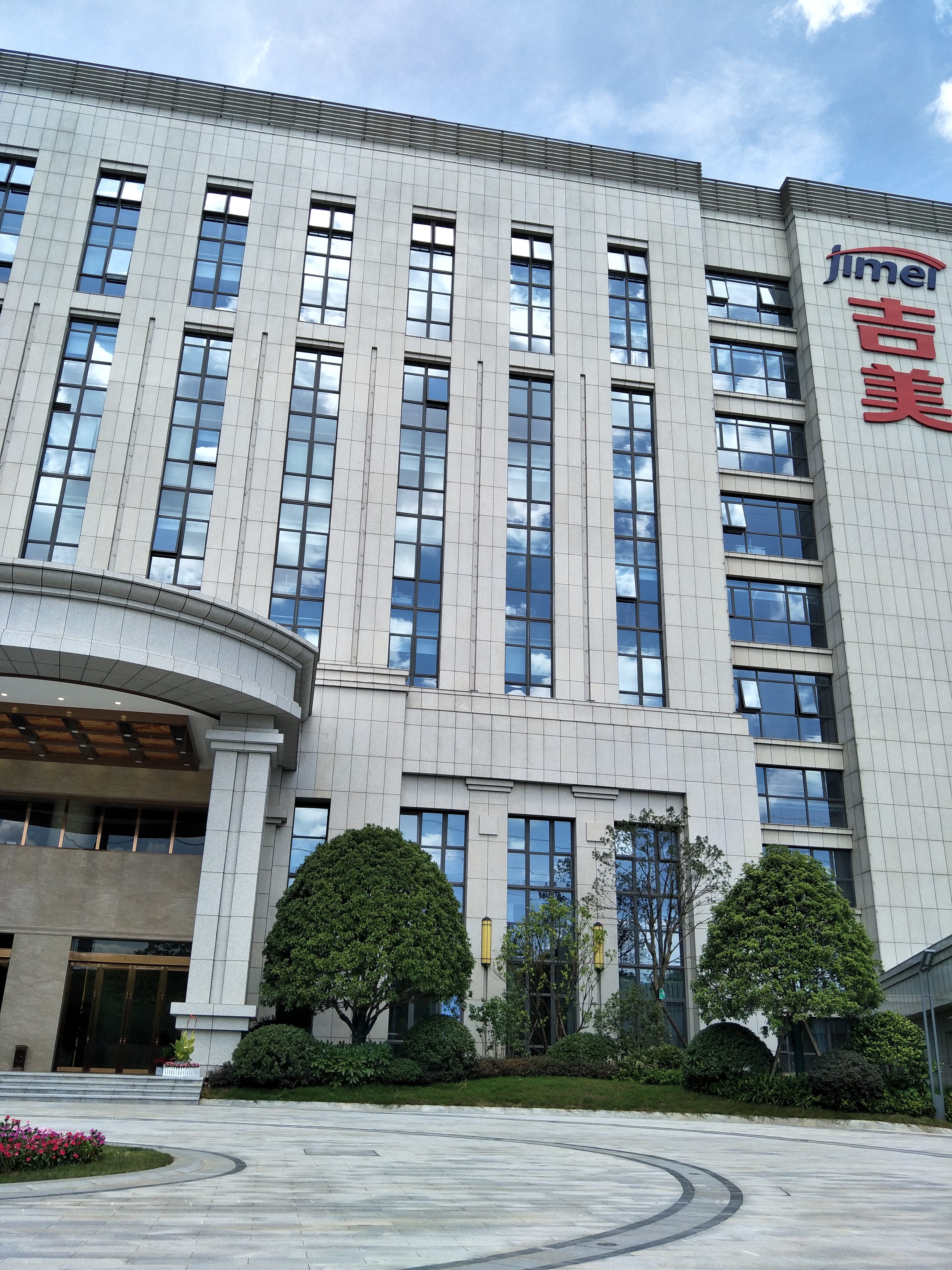 3、公司前坪2